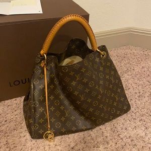 Louis Vuitton Artsy MM